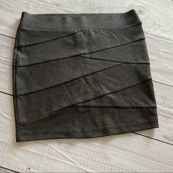 𝅺✅2x Host Pick✅ Daytrip Mini Skirt, Medium - Picture 2 of 6